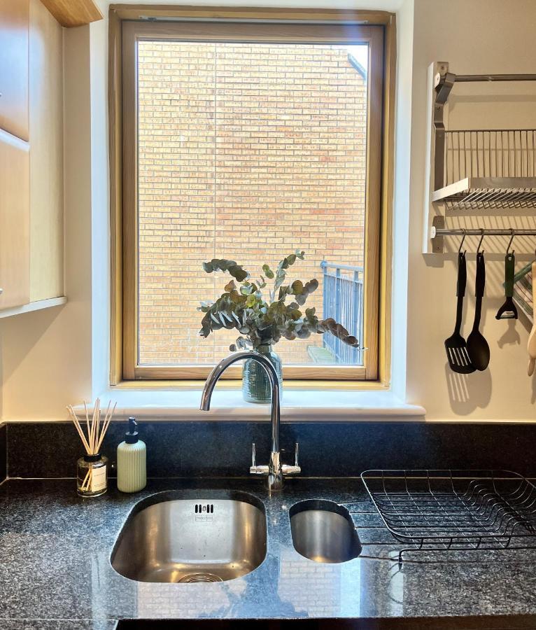 Spacious Mews Apartment, Clapham Londra Exterior foto